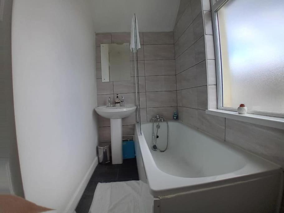 Large Family Home Central Location 3 Double Bedrooms And 1 Single Bedroom Cardiff Ngoại thất bức ảnh